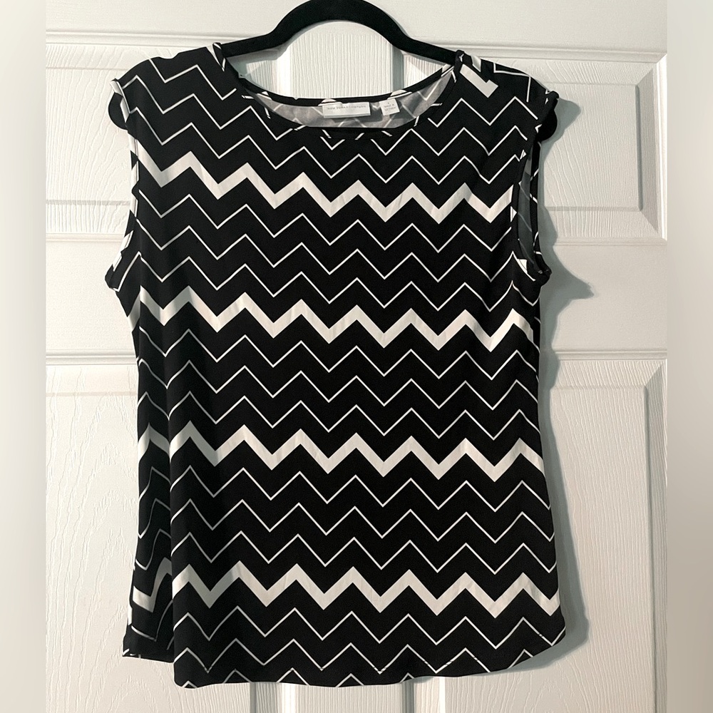New York & company shirt size small.